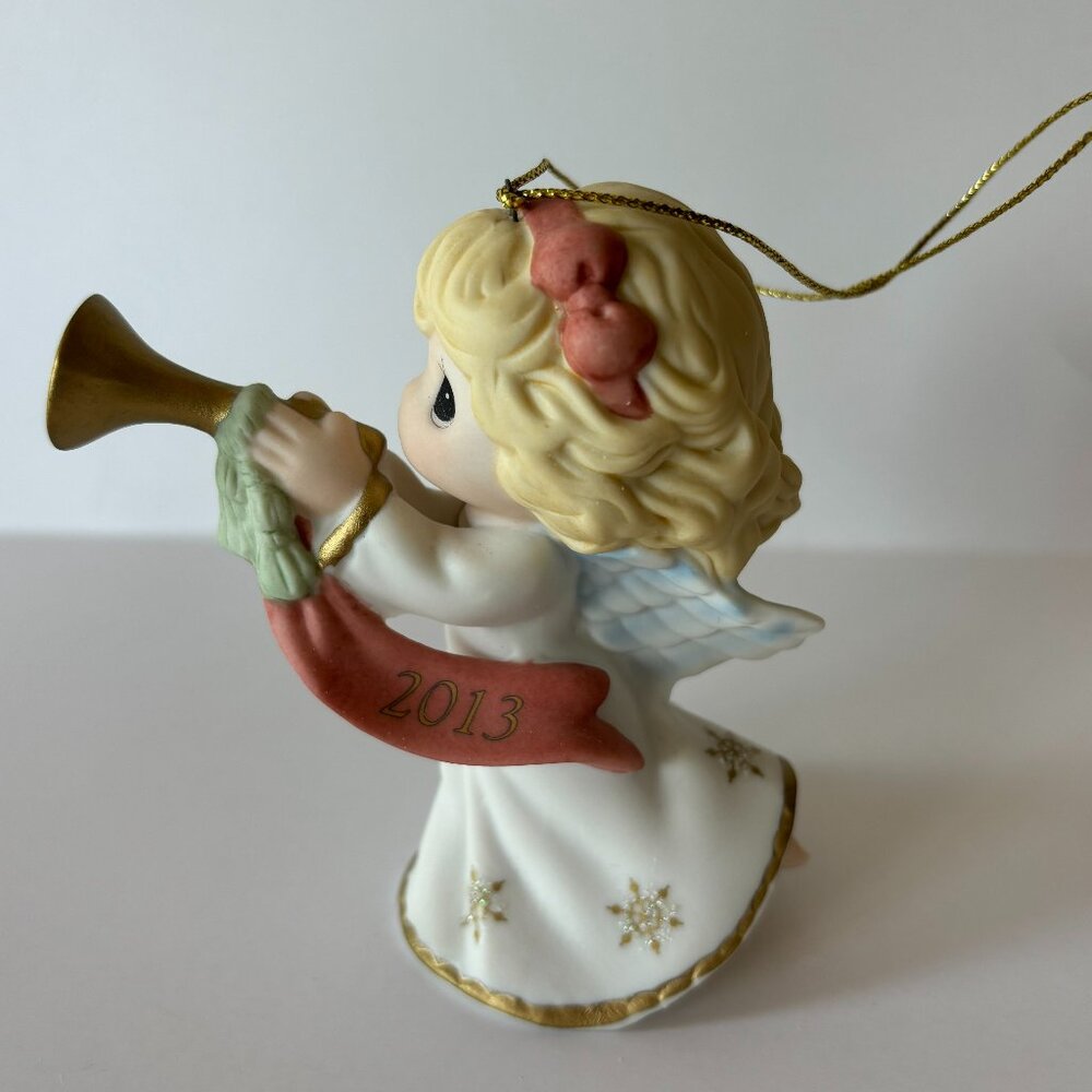 Precious Moments "Peace On Earth And Goodwill To All" Ornament #131002